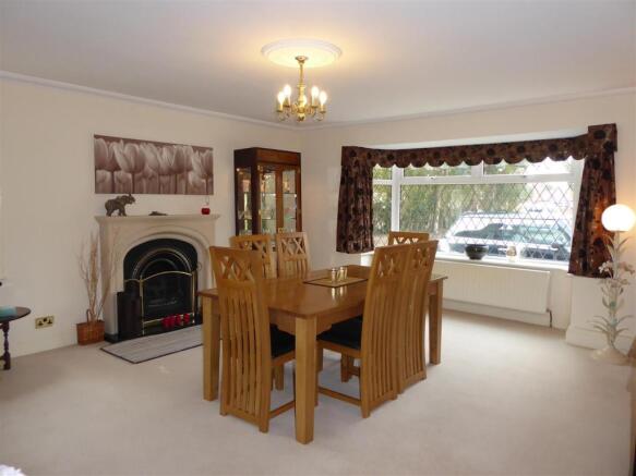 DINING ROOM (FRONT)