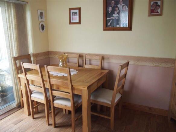 KITCHEN/DINING ROOM
