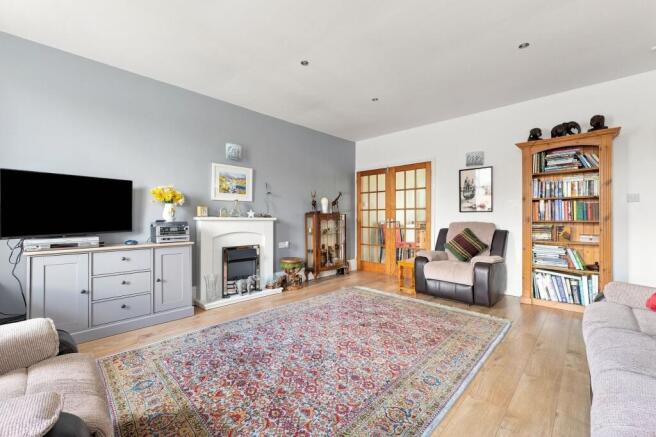 5 bed Semi-Detached for sale Image 6