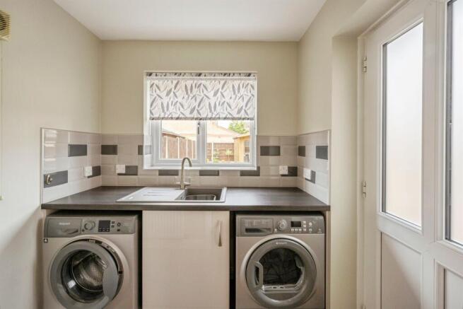 4 bed Detached for sale Image 9