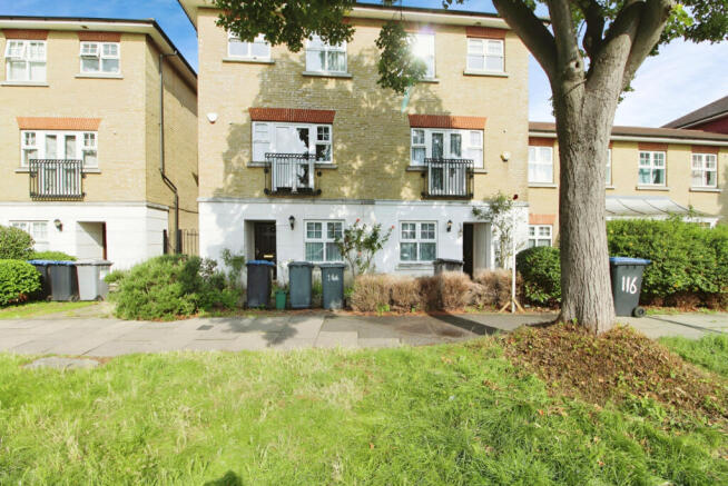 Five Bedroom Town House To Rent