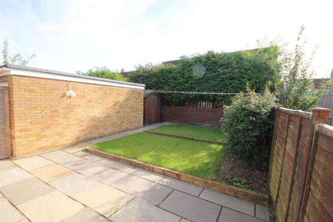 ENCLOSED REAR GARDEN