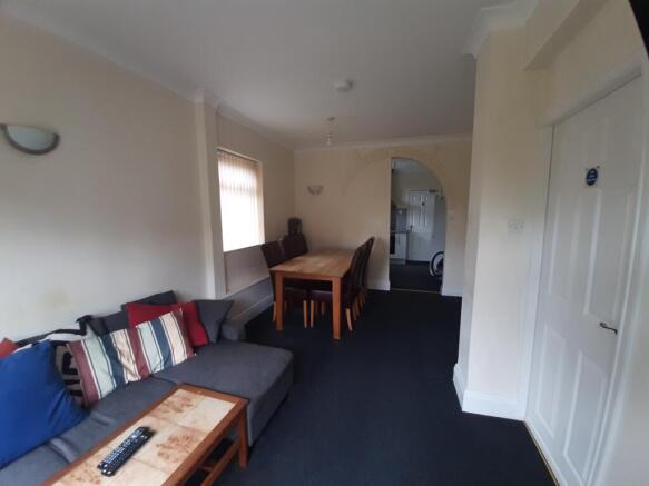 1 bed House Share to rent Image 7