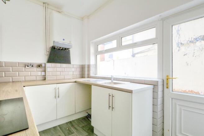 2 bed Terraced to rent Image 6