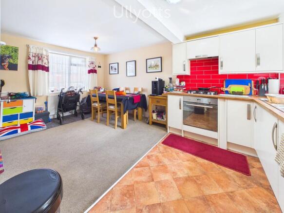 3 bed Semi-Detached for sale Image 6
