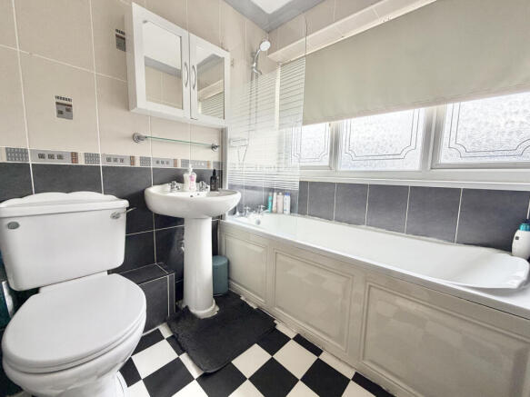 3 bed Semi-Detached for sale Image 12