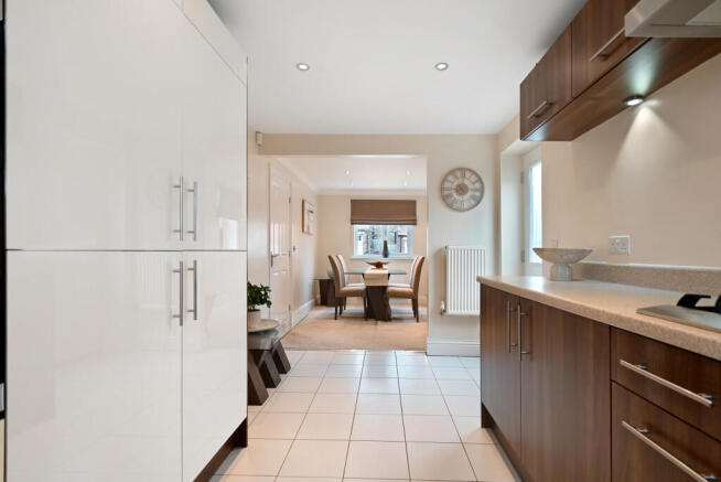 4 bed Detached for sale Image 11