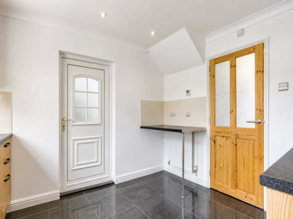 3 bed Semi-Detached for sale Image 9