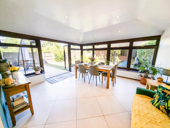 Pettys Brook Road, Chineham, Hampshire photo 4