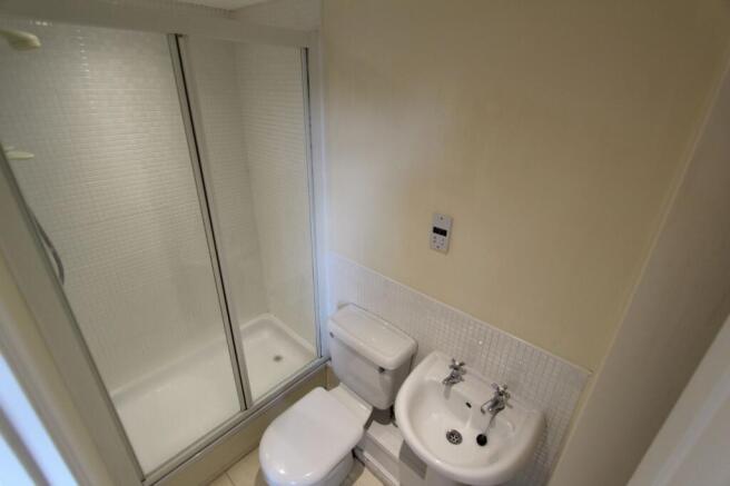 2 bed Flat to rent Image 10
