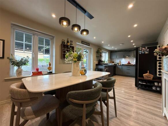 4 bed Detached for sale Image 5