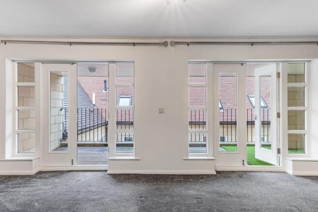 2 bed Flat for sale Image 7