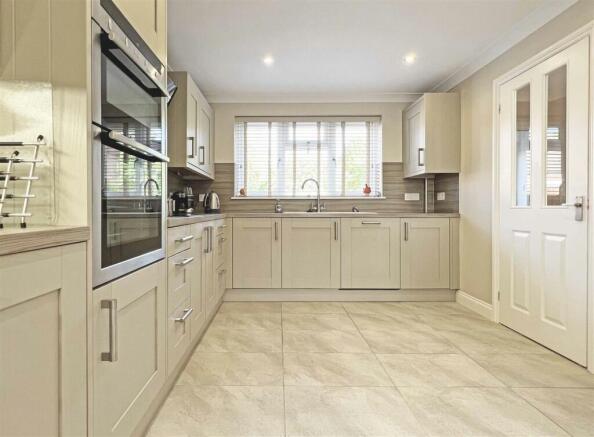 Kitchen c.jpg