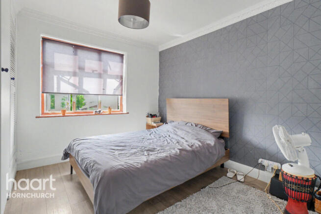 Suttons Avenue, Hornchurch photo 5