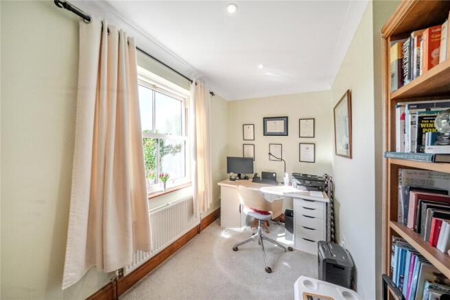 5 bed Detached for sale Image 8