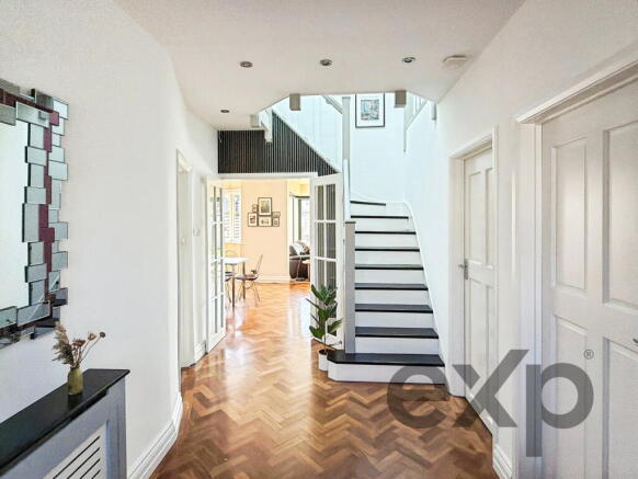 5 Bedroom Detached House For Sale In Hollington Crescent New Malden 5 Bedroom Detached House For Sale In Hollington Crescent New Malden