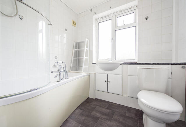 Bramdean Upstairs Bathroom