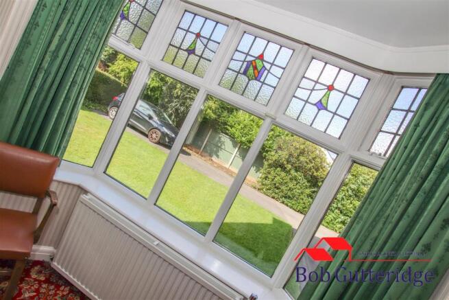 BAY FRONTED DINING ROOM