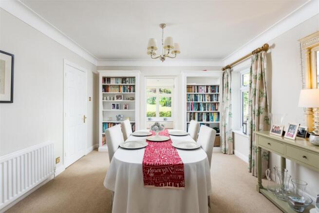 5 bed Detached for sale Image 8