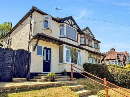 Valley Road, Kenley, CR8 5BY