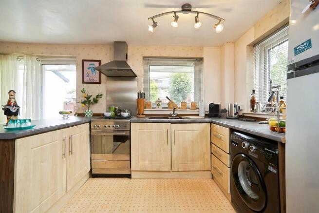 3 bed Semi-Detached for sale Image 5