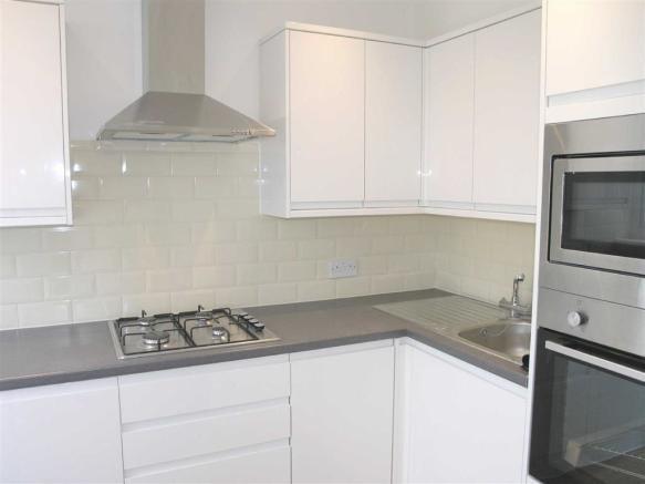 23 Vincam Close kitchen.jpg