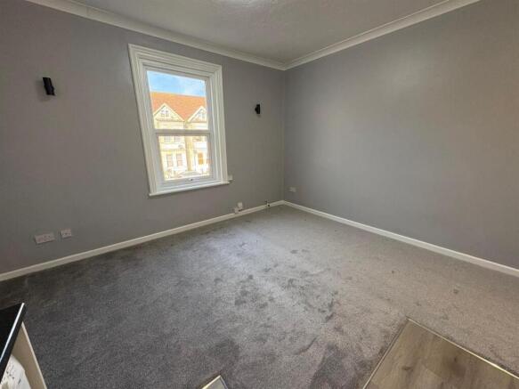 f5 cecil living rm.jpg