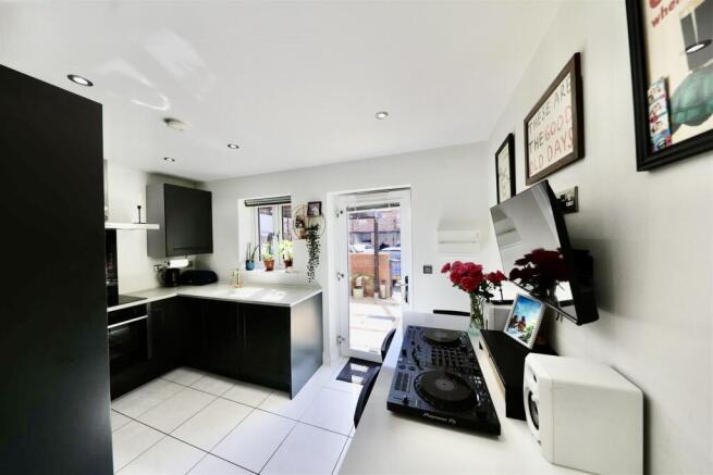 2 bed Terraced for sale Image 6