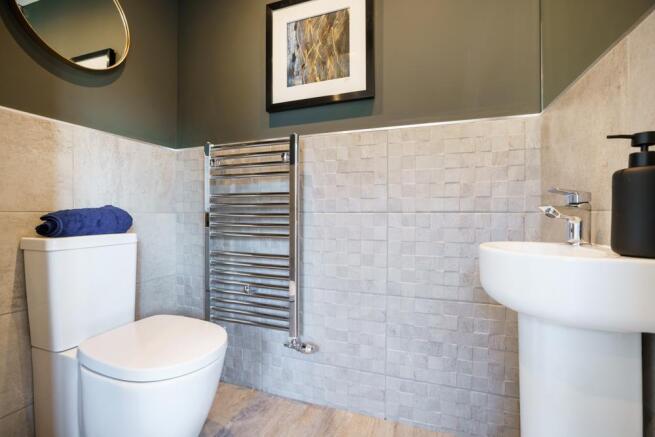 5 bed Detached for sale Image 12