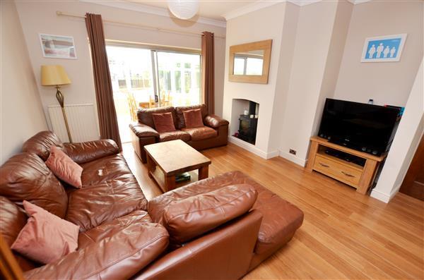 THROUGH LOUNGE /