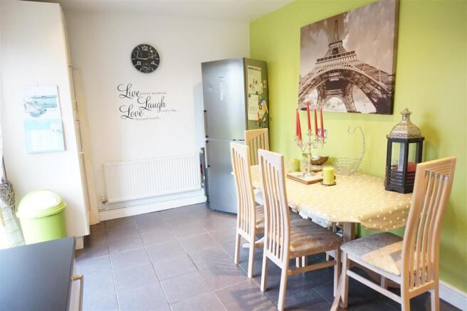 FITTED KITCHEN / DIN