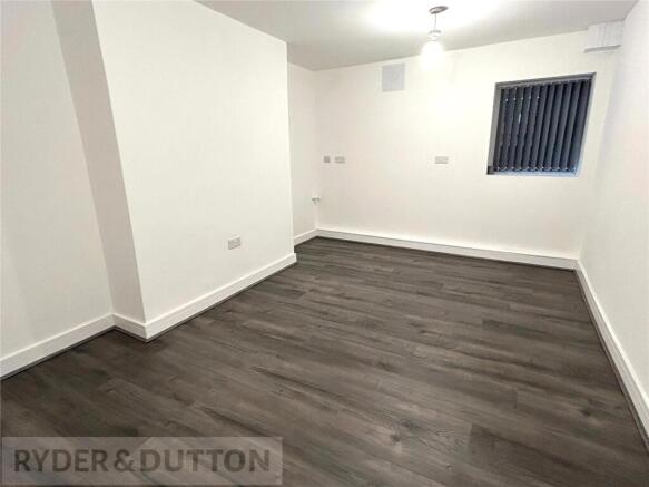 3 bed Apartment to rent Image 6