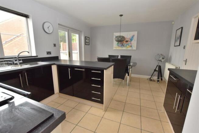 OPEN PLAN DINING KITCHEN