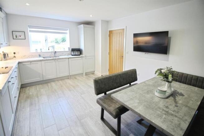 4 bed Semi-Detached for sale Image 4