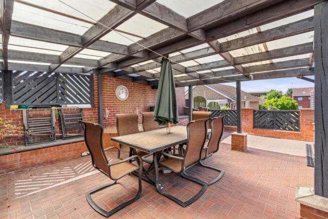4 bed Detached for sale Image 11