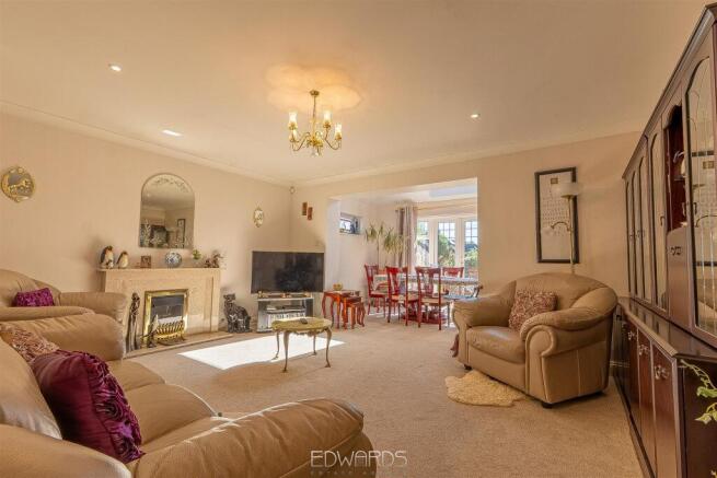 Longfield Drive, West Parley, Ferndown photo 4