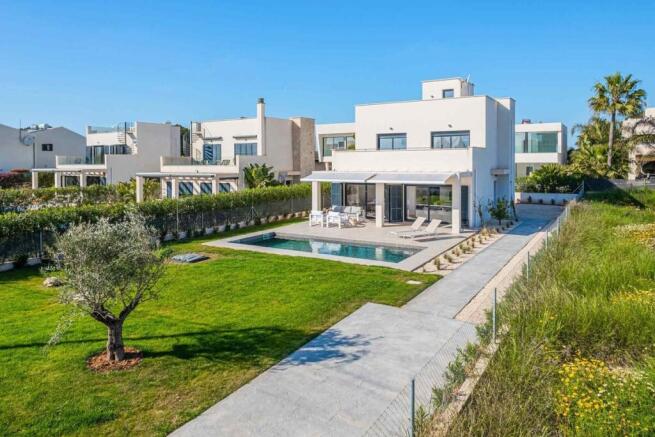 02-cala pi-Freistehende Villa in der Naehe der Steilkueste-kaufen-olivenbaum