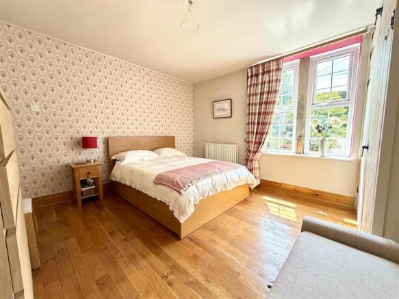 3 bed Terraced for sale Image 10