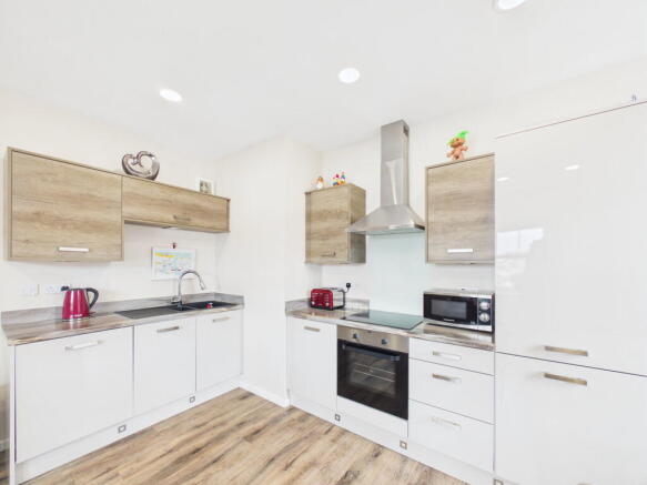 2 bed Flat for sale Image 5
