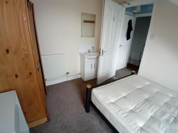 1 bed House Share to rent Image 4