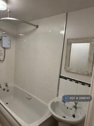 3 bed Terraced to rent Image 8