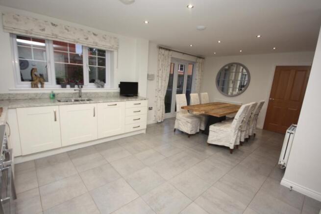 Kitchen / Dining Roo