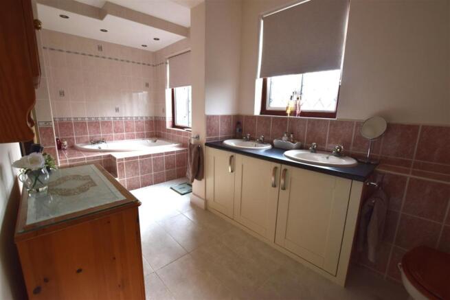 Bathroom/w.c.: