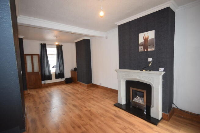 OPEN PLAN LOUNGE/...