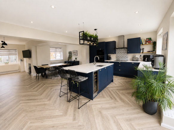 Kitchen / Dining