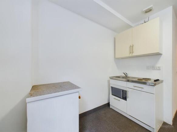 CAM02136G0-PR0232-STILL003