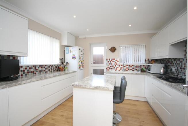 Kitchen Breakfast Room.JPG