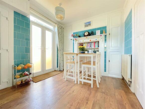 KITCHEN/BREAKFAST ROOM