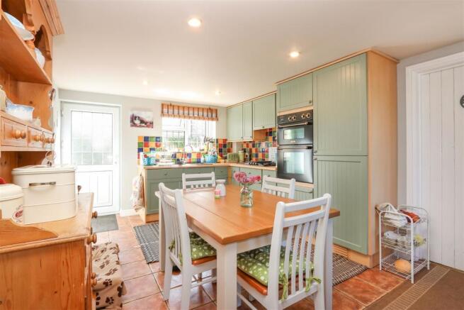 Kitchen2.jpg