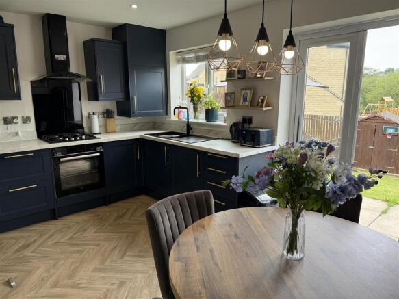 3 bed Town House for sale Image 6